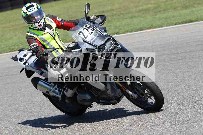 /43 08.08.2025 Discover the Bike ADR/Bike 1 gruen/225